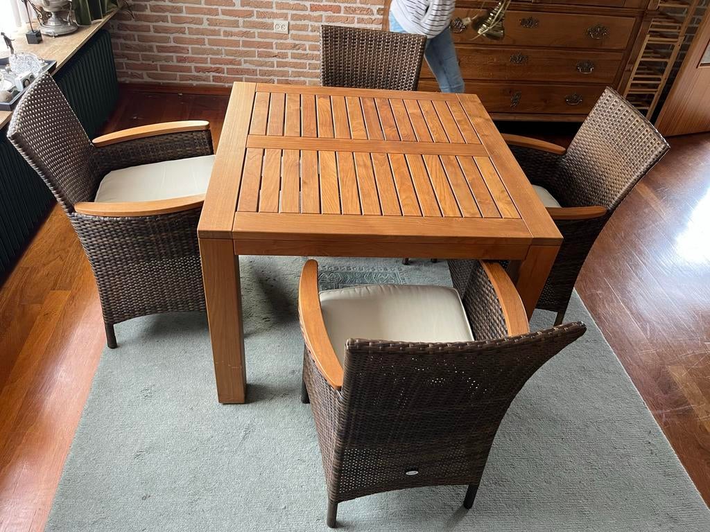 Hartman tuinset: Teakhouten tafel met 4 wicker stoelen, Tuin en Terras, Ophalen, Zo goed als nieuw, Hout
