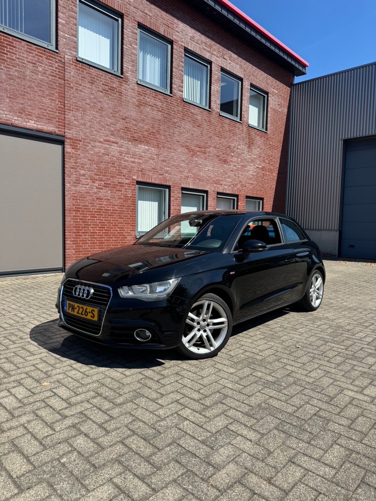 Audi A1 S-line 1.6 TDI 77KW 2011 Zwart, Auto's, Audi, Voorwielaandrijving, A1, Zwart, 4 stoelen