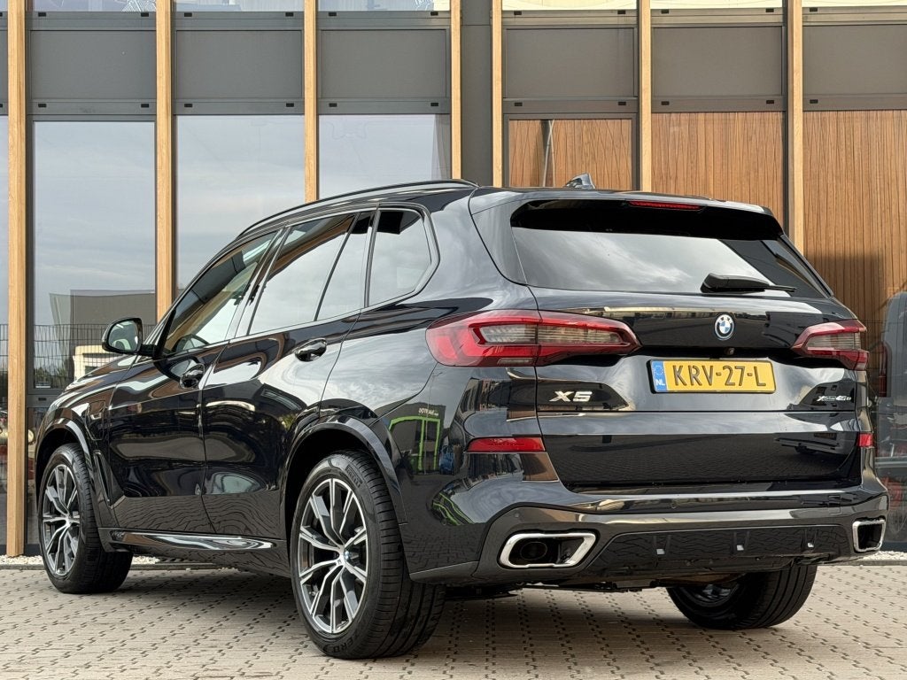 BMW X5 xDrive45e High Executive M Sport | ACC | Luchtvering, Auto's, Dealer onderhouden, Gebruikt, Zwart, Verwarmde buitenspiegels