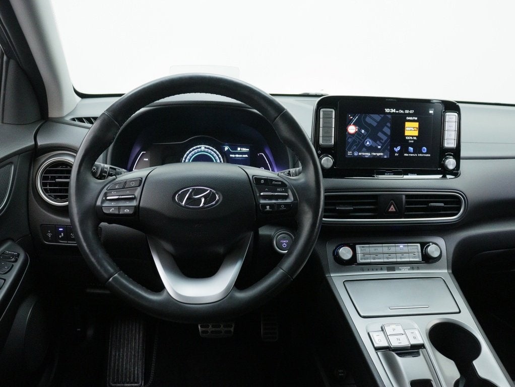 Hyundai KONA EV Premium 64 kWh | Stoelverwarming | Stoelvent, Auto's, 12 maanden, 0 cilinders, Gebruikt, Zwart