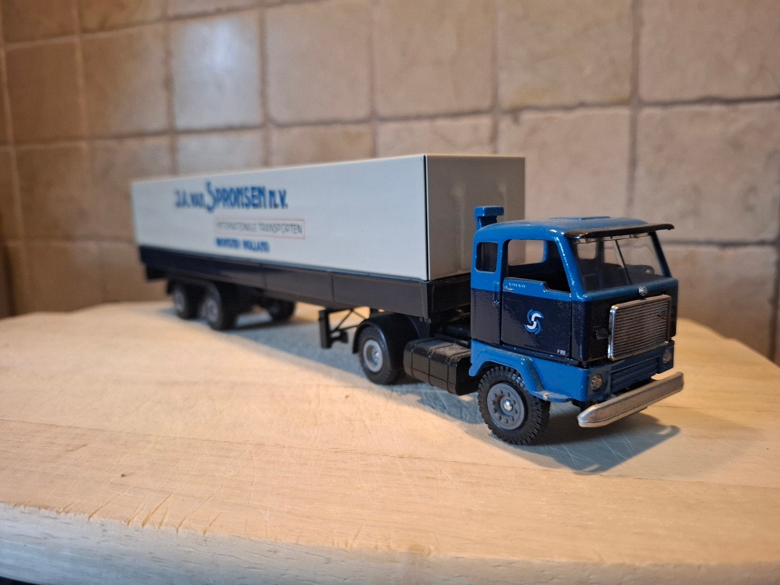 Tekno Volvo F88 Van Spronsen Monster, Hobby en Vrije tijd, Ophalen of Verzenden, Zo goed als nieuw, Bus of Vrachtwagen, Tekno