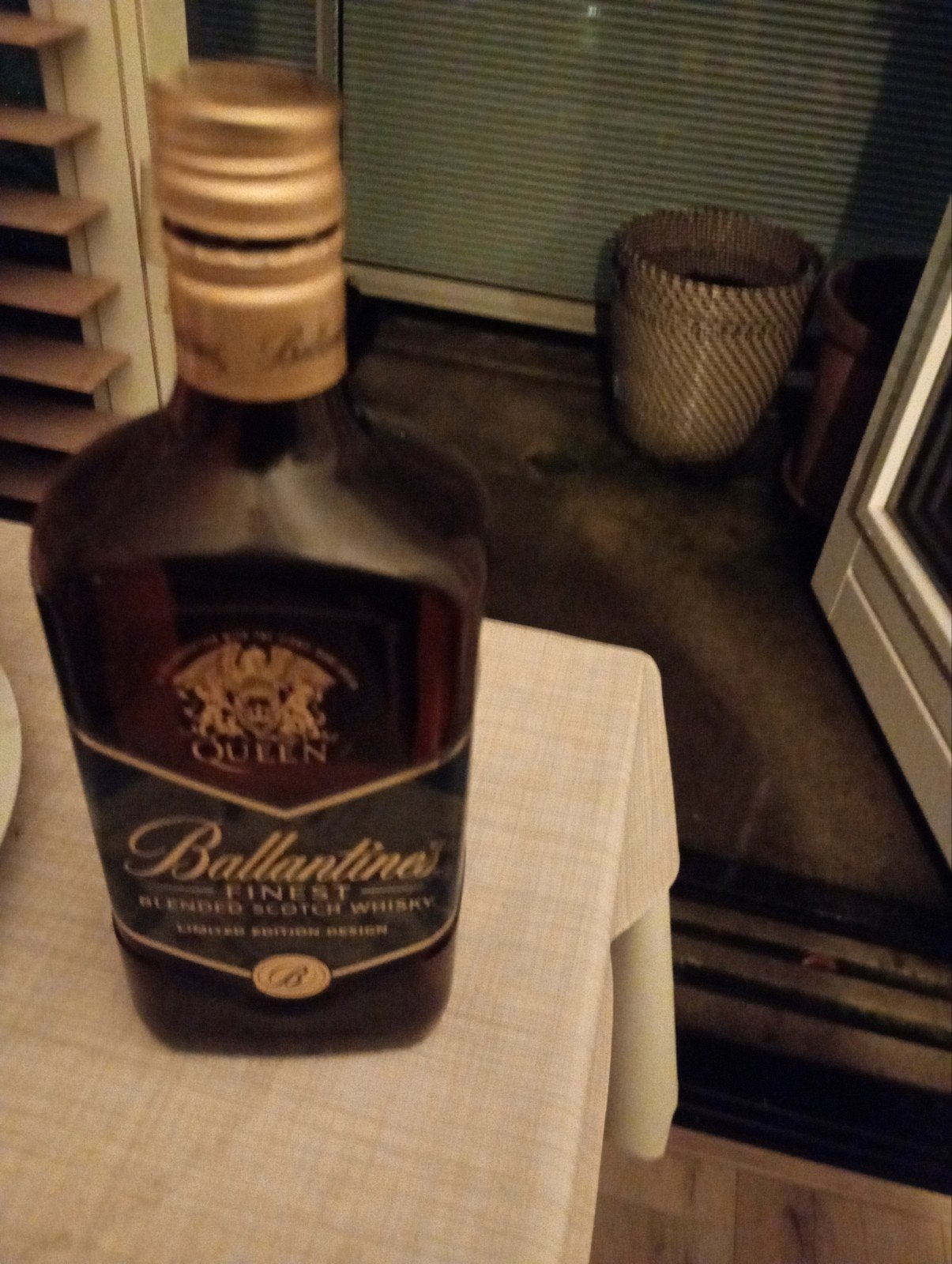Lege Limited Edition Queen versie Ballantines fles, Ophalen