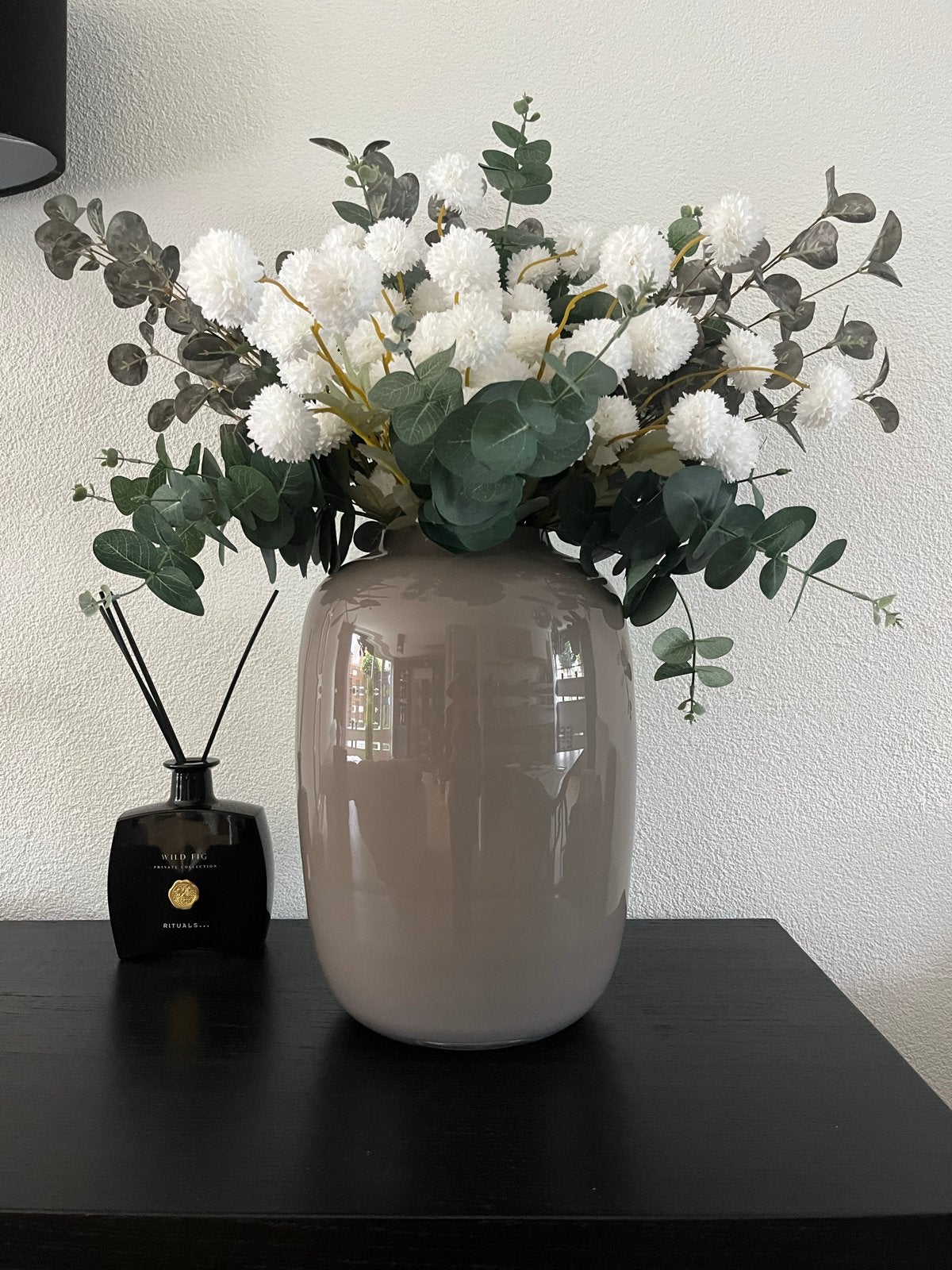 Vase the World Vaas Arctic Taupe met Azin home kunstbloemen, Beige, Inclusief decoratie, Ophalen of Verzenden, Glas