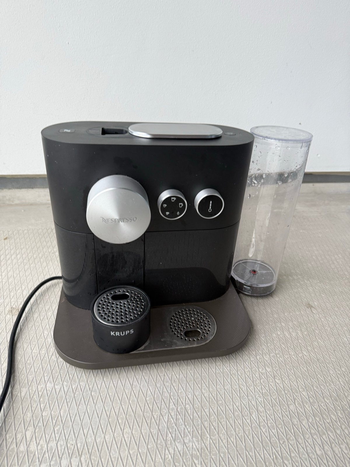 Nespresso Koffiemachine Zwart, Ophalen, Gebruikt, Koffiemachine, 4 tot 10 kopjes