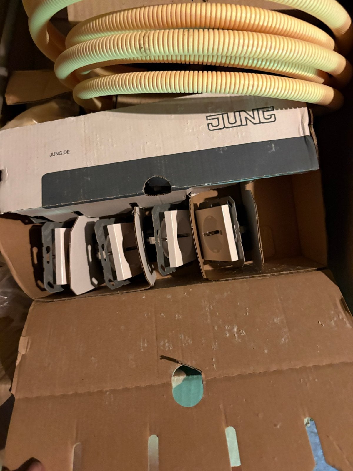 Diverse elektra materialen: Jung schakelaars, kabels, buizen, Doe-het-zelf en Verbouw, Elektra en Kabels, Ophalen, Gebruikt, Jung