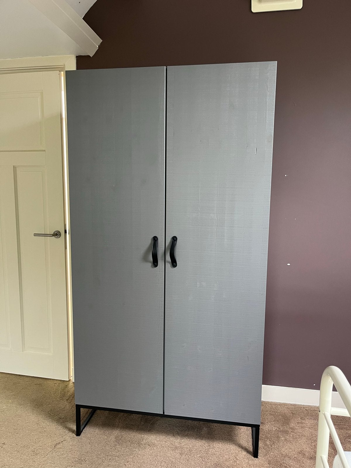 Morris Kast Woood - Grijs met zwart onderstel, Ophalen, 50 tot 100 cm, Zo goed als nieuw, 150 tot 200 cm