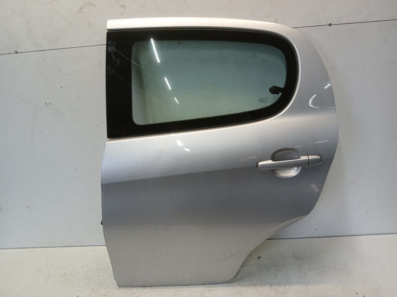 Portier links achter Peugeot 108, Auto-onderdelen, Onderdelen@venauto.nl, Van der Ven Autorecycling B.V., Gebruikt, Ettenseweg 76, 4706 PB Roosendaal, The Netherlands