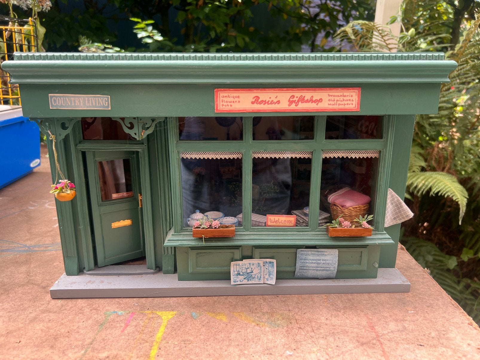 Engels winkeltje Rosies giftshop, Verzamelen, Poppenhuizen en Toebehoren, Ophalen, Gebruikt, Poppenhuis