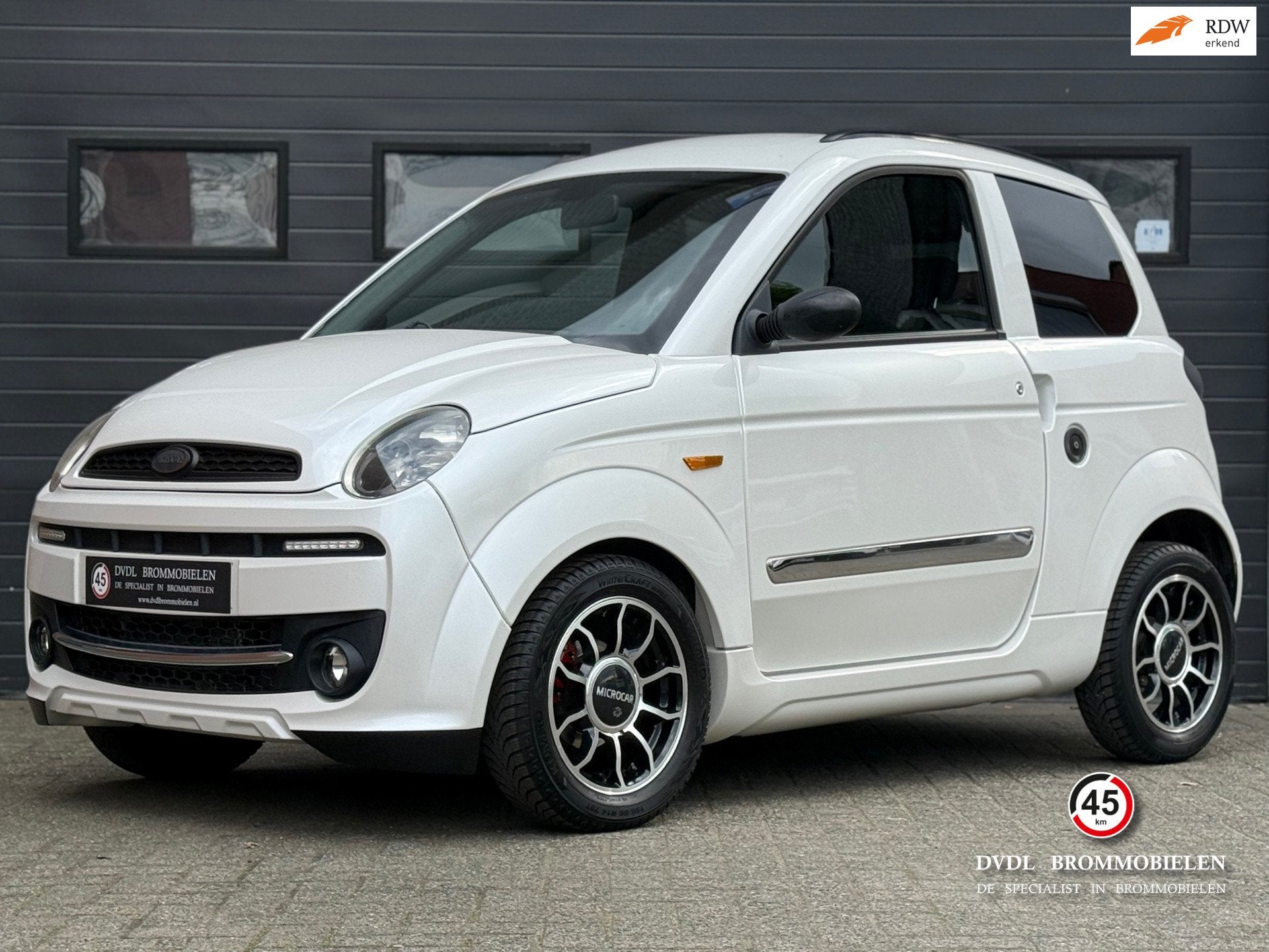 Microcar M.GO Premium DCI AIRCO Brommobiel 2018 1e eig 17dkm, DVDL Brommobielen, Staarten 32
5281PL  Boxtel, NL, Info@dvdlbrommobielen.nl