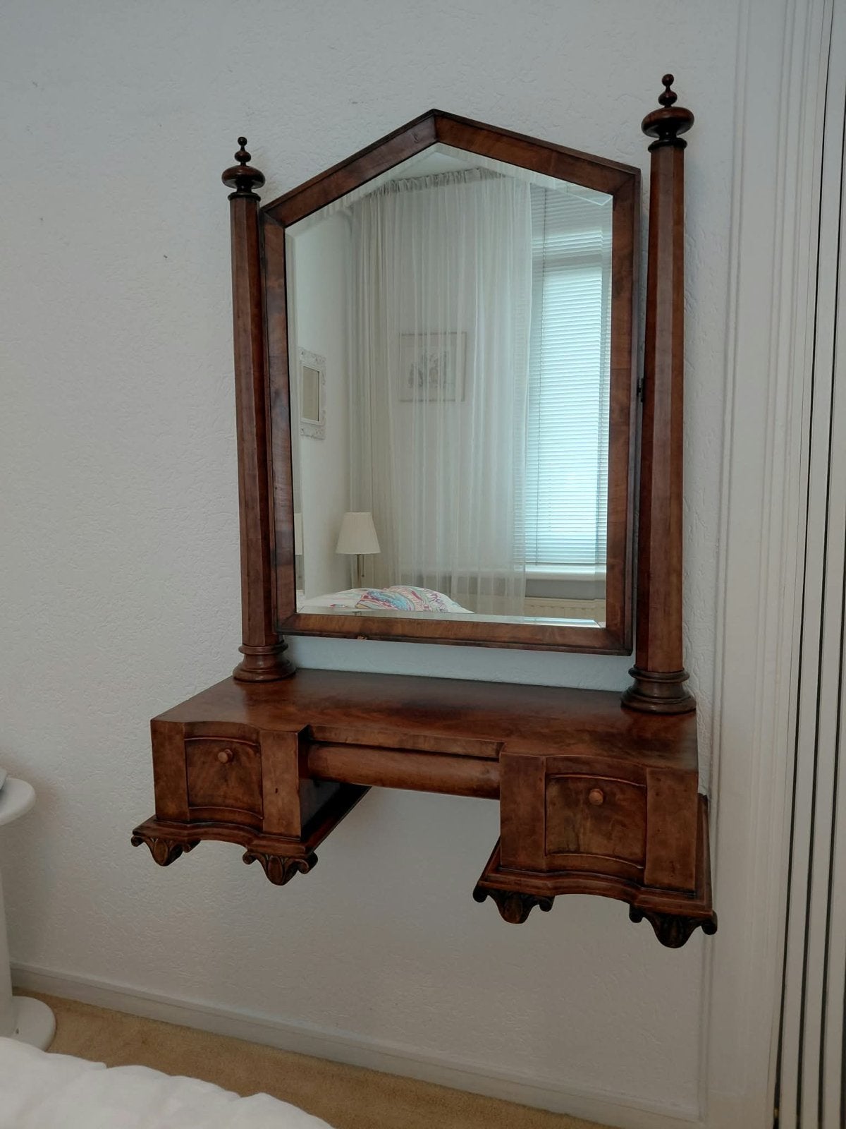 Antieke spiegel met geslepen glas en ladeconsole, Ophalen of Verzenden, Overige vormen, 50 tot 100 cm, 150 tot 200 cm