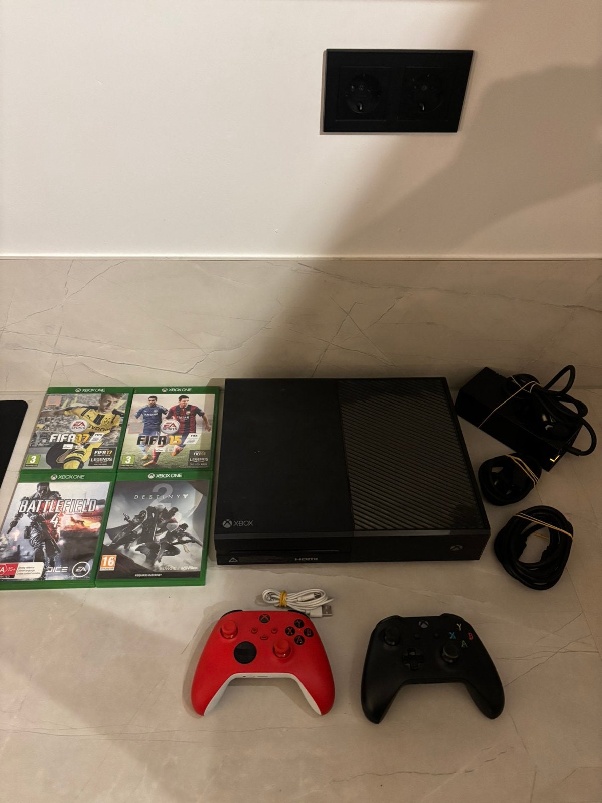 Xbox one, Ophalen of Verzenden, Zo goed als nieuw, 500 GB, Met 2 controllers