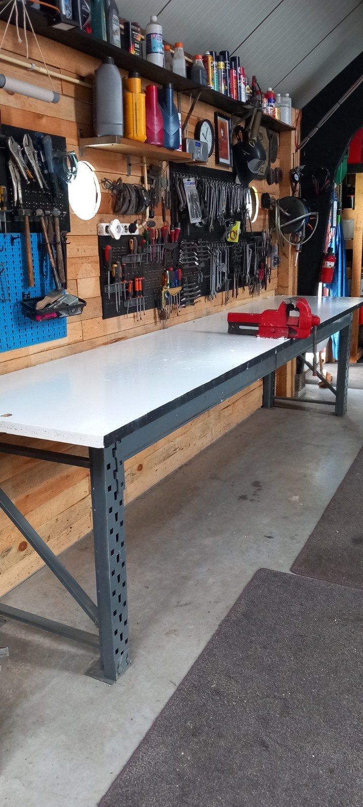 Werkbank met bankschroef,... €275,-, Doe-het-zelf en Verbouw, Werkbanken, Ophalen, Gebruikt, 170 cm of meer, Bankschroef