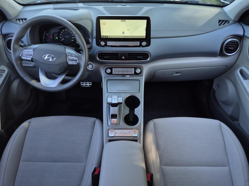 Hyundai Kona EV Premium 64 kWh / SOH 100% / Dealer onderhoud, Auto's, Hyundai, Stof, Gebruikt, 204 pk, 64 kWh