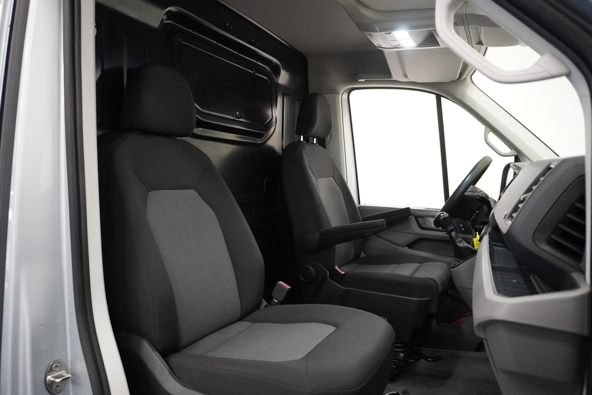 Volkswagen Crafter 2.0 TDI L3H2 3500KG EURO 6 - Airco - Navi, Voorwielaandrijving, Dealer onderhouden, Stof, Gebruikt