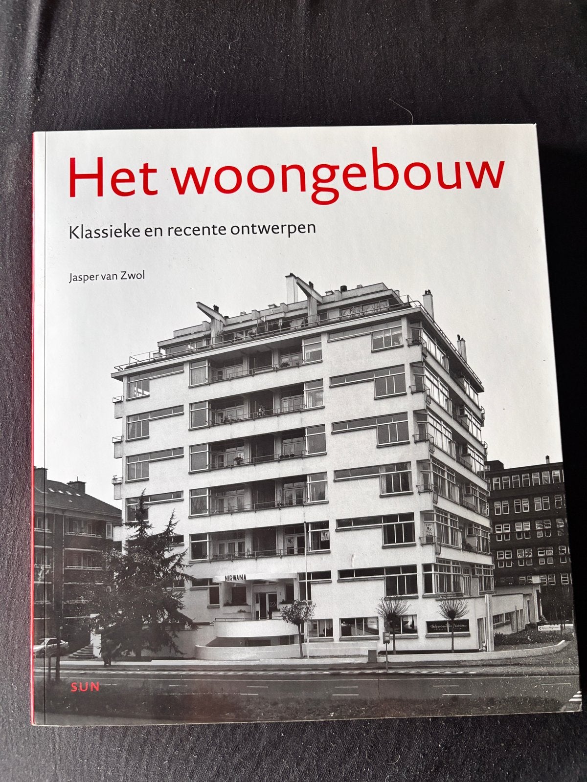 Het Woongebouw: Klassieke en Recente Ontwerpen, Ophalen of Verzenden, Zo goed als nieuw, Architectuur algemeen