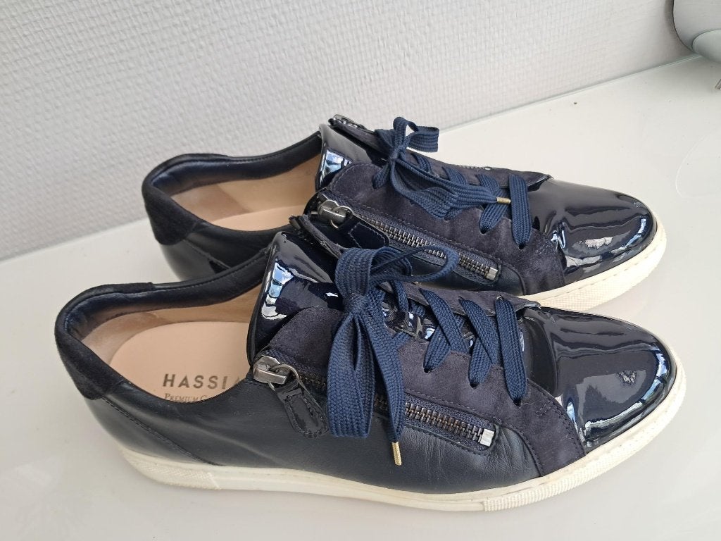 Schoenen Hassia  Kleur : Blauw ( LAK ) Maat : 40 NIEUWSTAAT, Kleding | Dames, Schoenen, Hassia, Blauw, Ophalen of Verzenden, Sneakers of Gympen