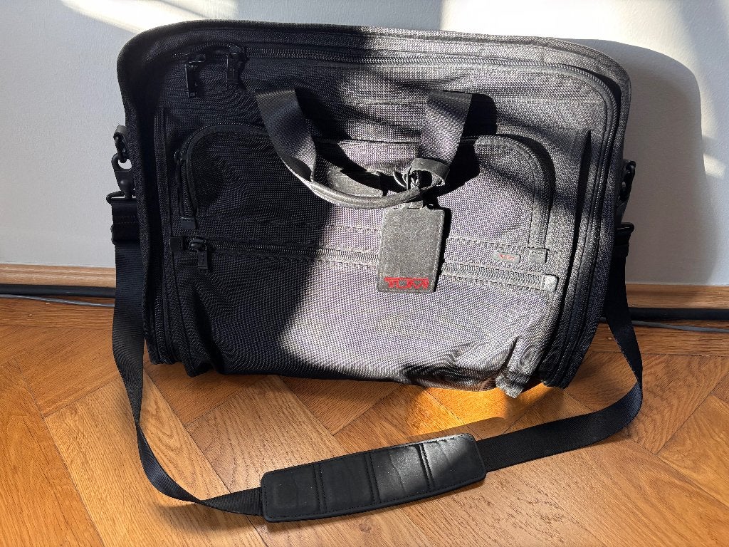 TUMI Kledinghoes voor op zakenreis, Ophalen, 40 tot 60 cm, Gebruikt, Zwart