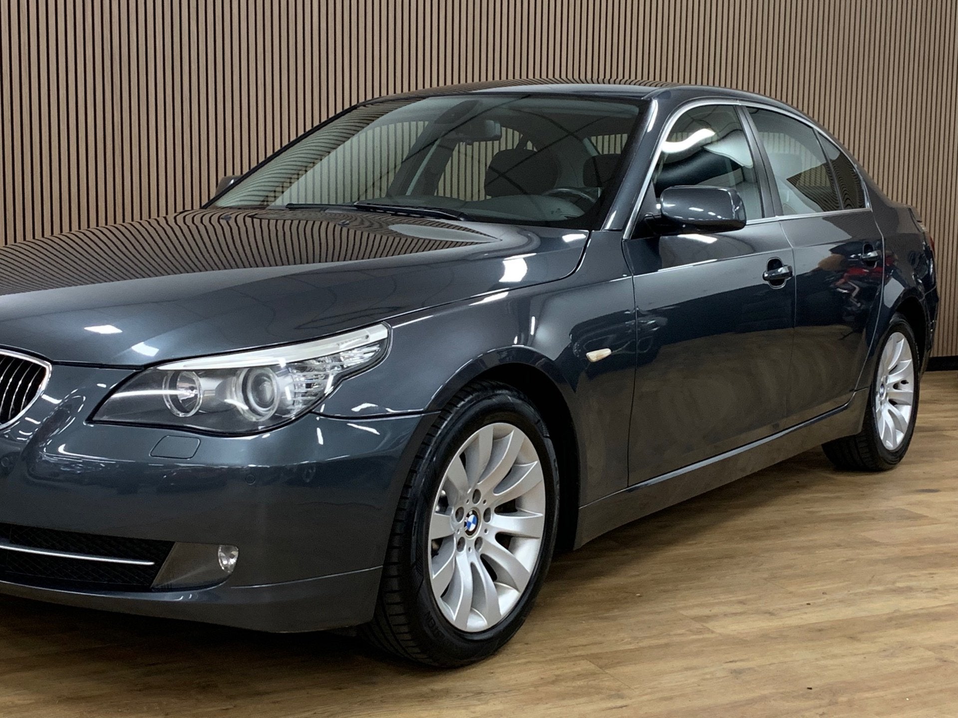 BMW 5-serie 530i Executive|Navigatie|Carplay|Airco|, Auto's, Dealer onderhouden, Gebruikt, Zwart, 2000 kg