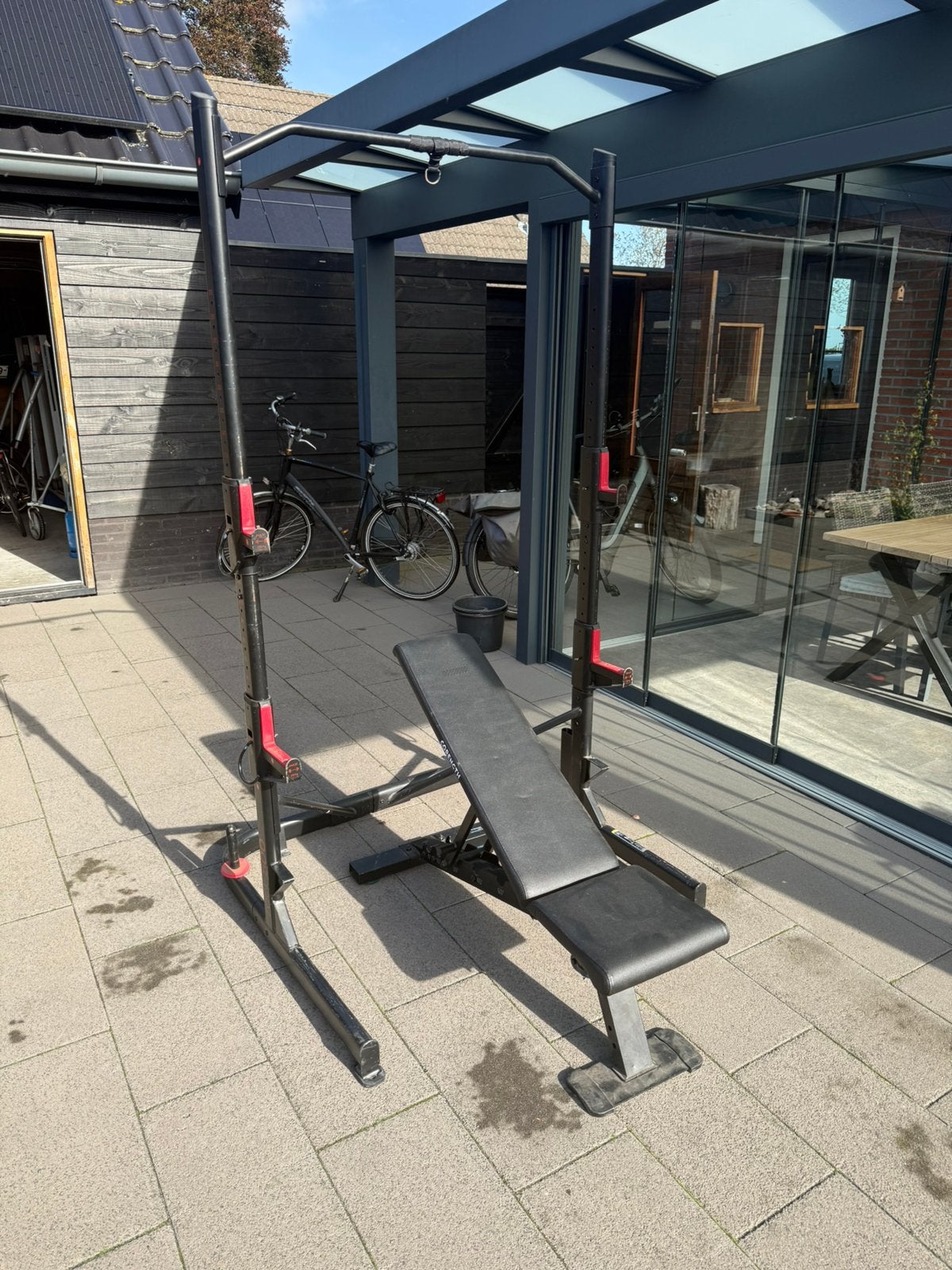 Squat/ bench rack met optrekbeugel + verstelbare bank, Ophalen, Gebruikt, Krachtstation