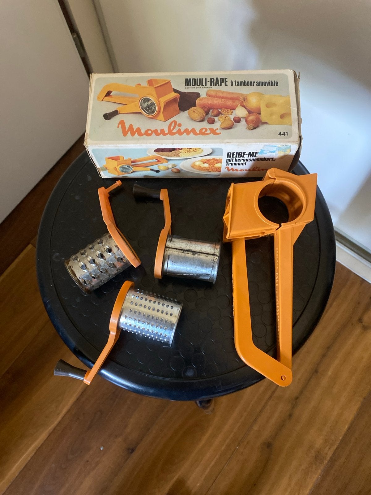 Mouli Grater - Vintage Moulinex Rasp met Verwisselbare Tromm, Ophalen of Verzenden, Metaal, Overige merken, Oranje
