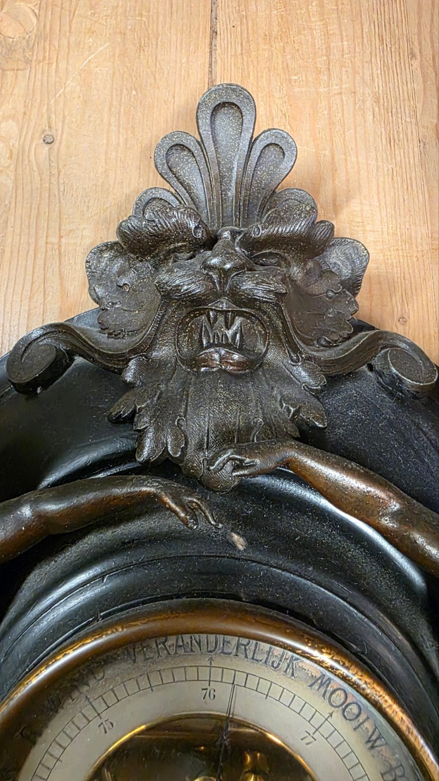 Grote rijk bewerkte samak barometer, Ophalen