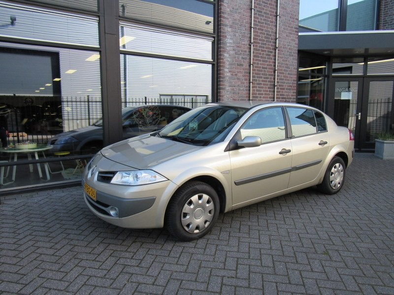 Renault Megane 1.6 16V SEDAN EXPLUX S, Auto's, Gebruikt, 4 cilinders, Bruin, 14 km/l