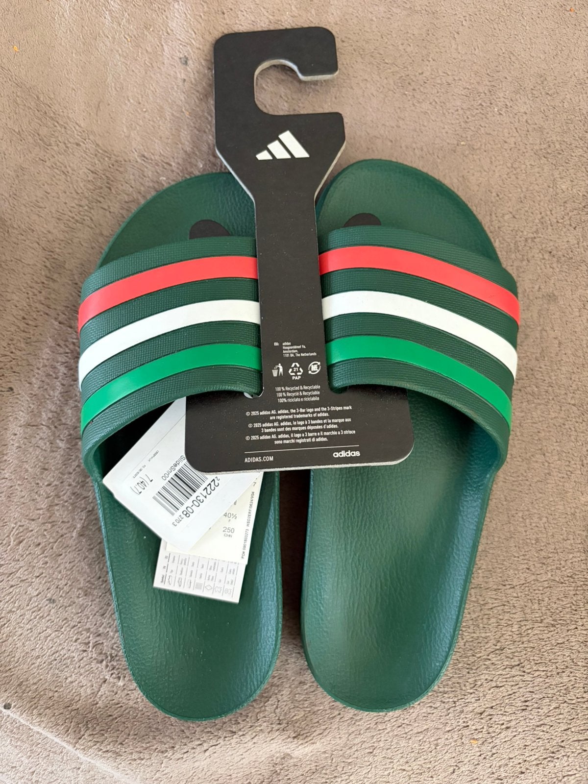 Adidas Adilette slippers junior maat 40,5 nieuw, Kinderen en Baby's, Kinderkleding | Schoenen en Sokken, Nieuw, Overige typen