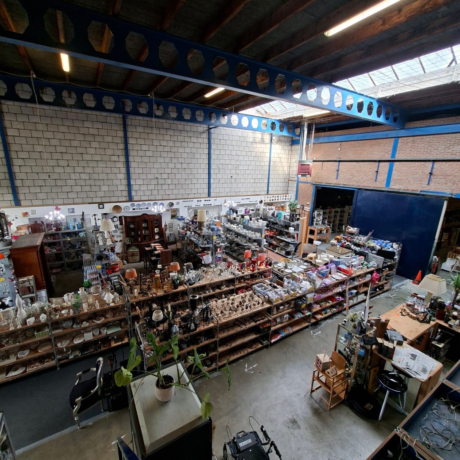 Goedlopende Kringloopwinkel ter overname in Alkmaar (800m²), Zakelijke goederen, Exploitaties en Overnames