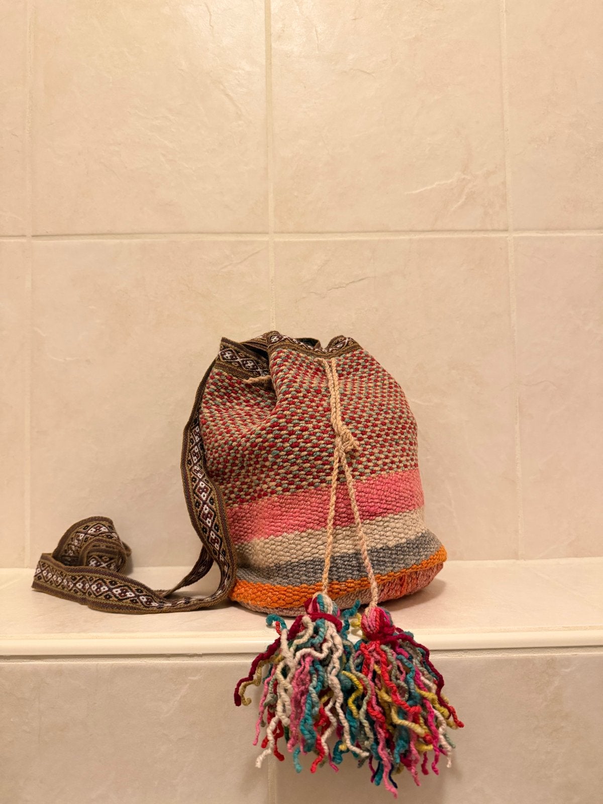 Kleurrijke geweven schoudertas – boho, handgemaakt uit Peru, Ophalen of Verzenden, Zo goed als nieuw, Overige kleuren, Schoudertasje