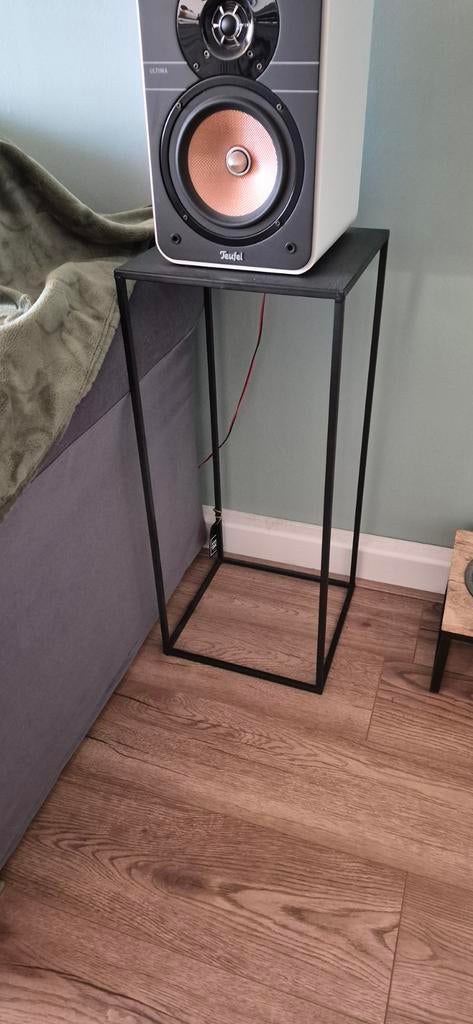 Strakke metalen zuilen (2x)/ open frame – industrieel design, Huis en Inrichting, Woonaccessoires | Zuilen en Pilaren, Ophalen