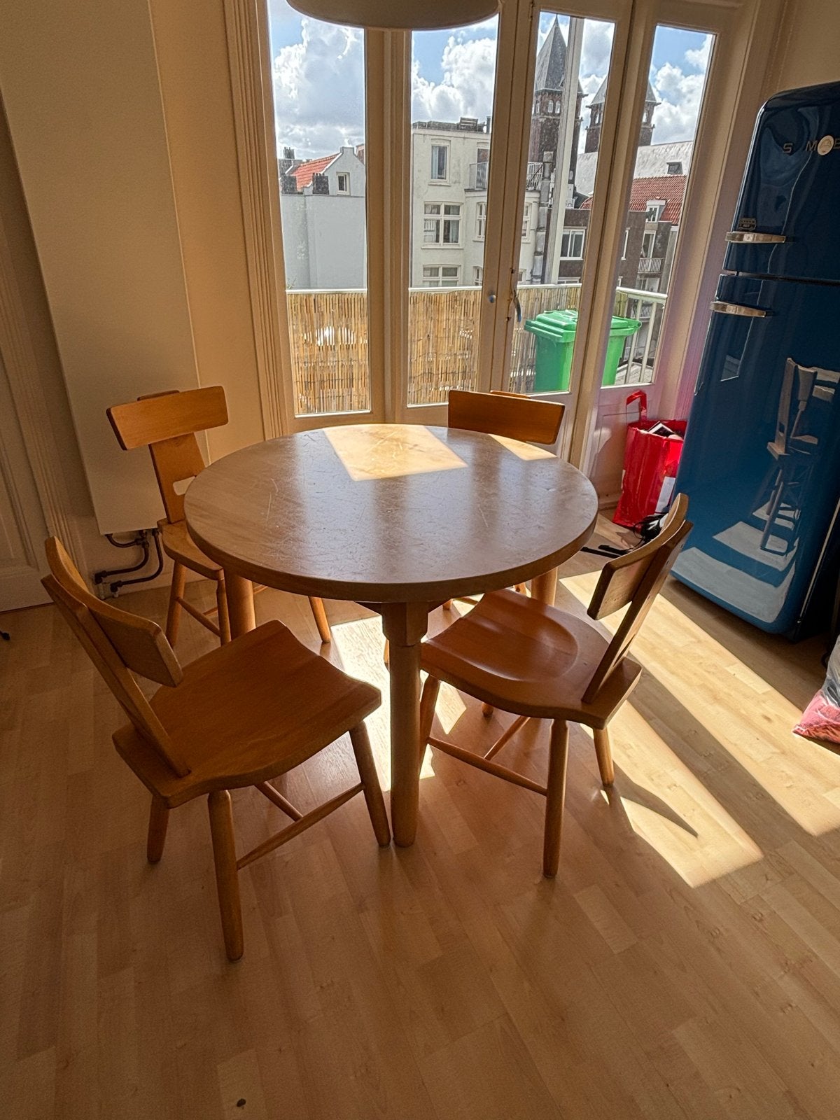 Vintage houten eettafel met 4 stoelen — rond, ø100cm, Ophalen, Gebruikt, Rond, 50 tot 100 cm