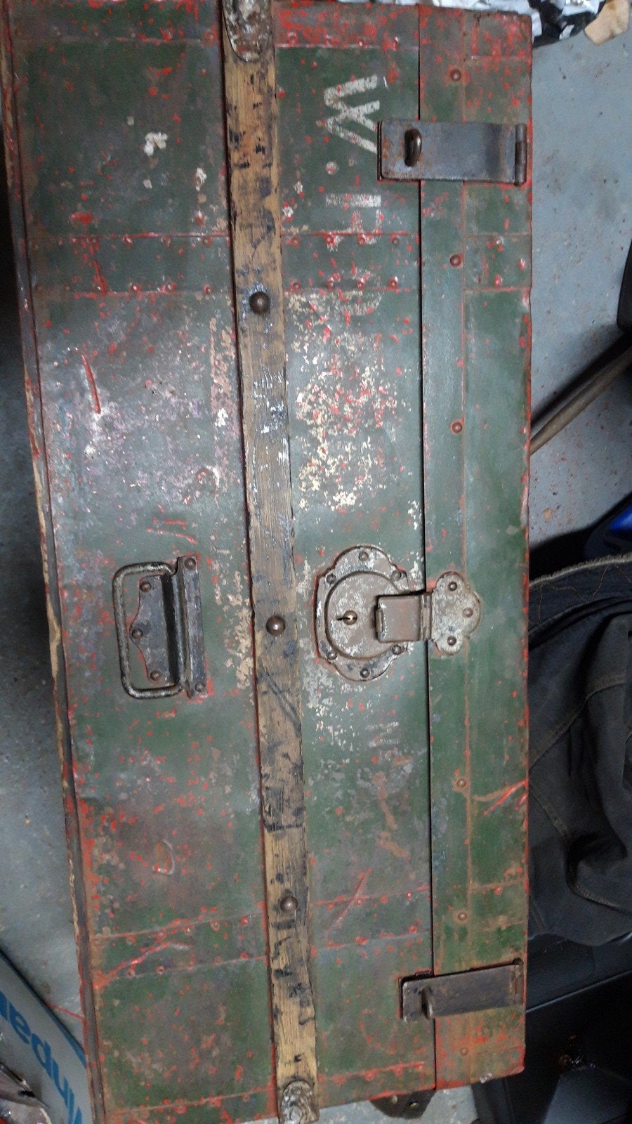 Vintage militaire kist - Groen/Rood - Gebruikt, Huis en Inrichting, Woonaccessoires | Kisten, Minder dan 50 cm, Gebruikt, 50 tot 100 cm