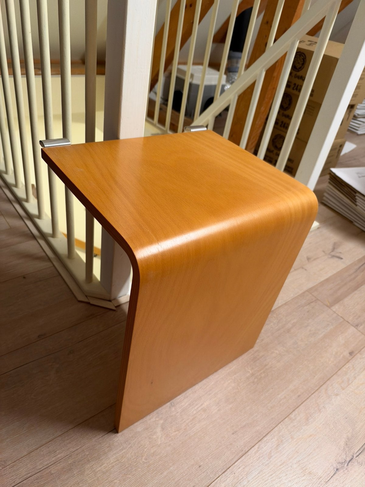 Auping auronde tafeltje 48 cm hoog, Ophalen, Zo goed als nieuw, Hout