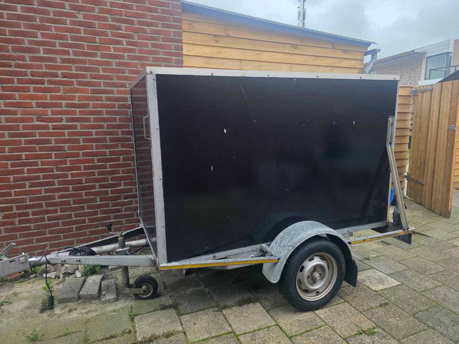 gesloten aanhanger, Ophalen