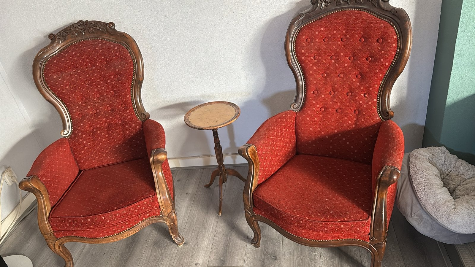 Set van 2 Antieke Fauteuils - Rood Fluweel & Houtsnijwerk, Antiek en Kunst, Ophalen