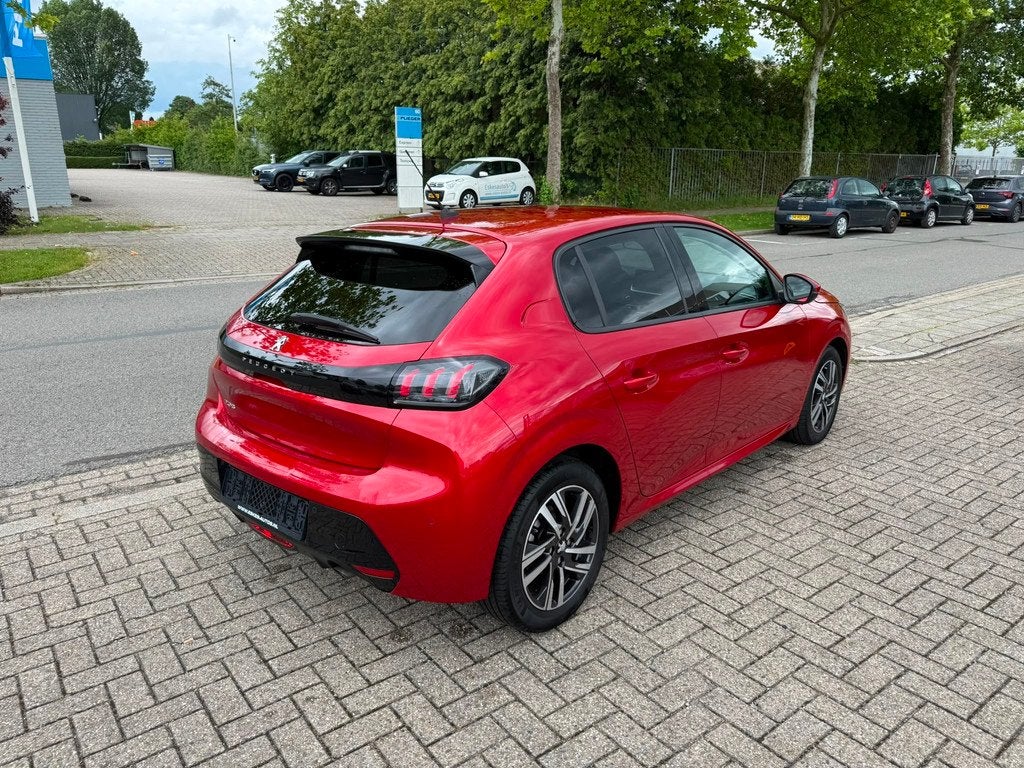 Peugeot 208 1.2 PureTech Allure 100PK, Navi Dealer auto, Auto's, Voorwielaandrijving, 101 pk, Gebruikt, Leder en Stof