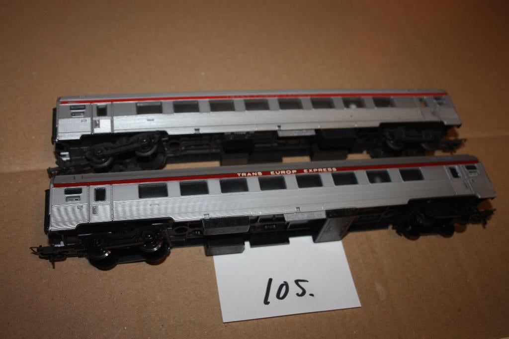 105)  twee Lima TEE (SNCF) rijtuigen Ile de France, Hobby en Vrije tijd, Modeltreinen | H0, Gebruikt, Gelijkstroom, Wagon, Ophalen of Verzenden
