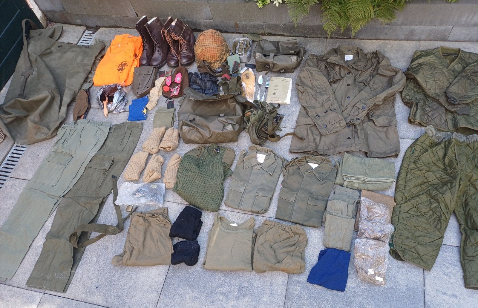plunjebaal met Uitgebreide collectie Landmacht uitrusting, Verzamelen, Ophalen, Landmacht, Nederland, Overige typen