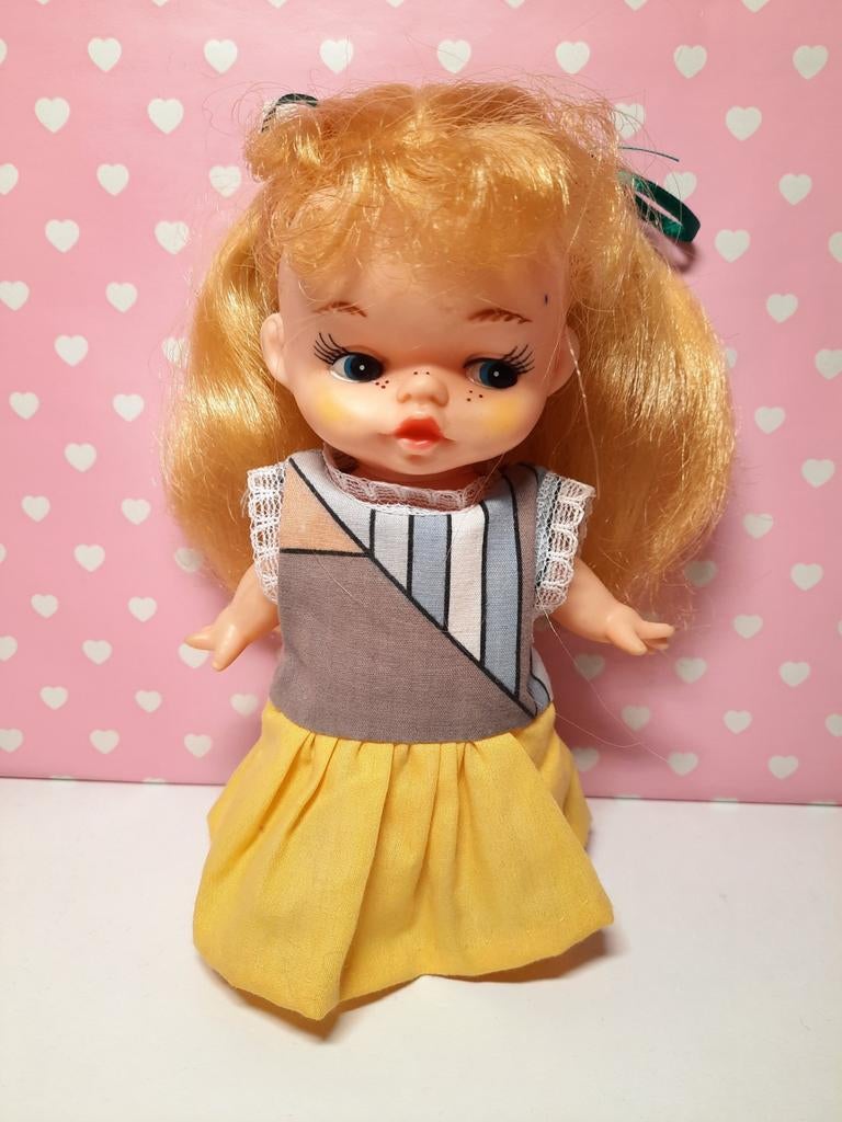 Vintage jaren '70 popje - 18 cm, Verzamelen, Poppen, Ophalen of Verzenden, Gebruikt, Pop