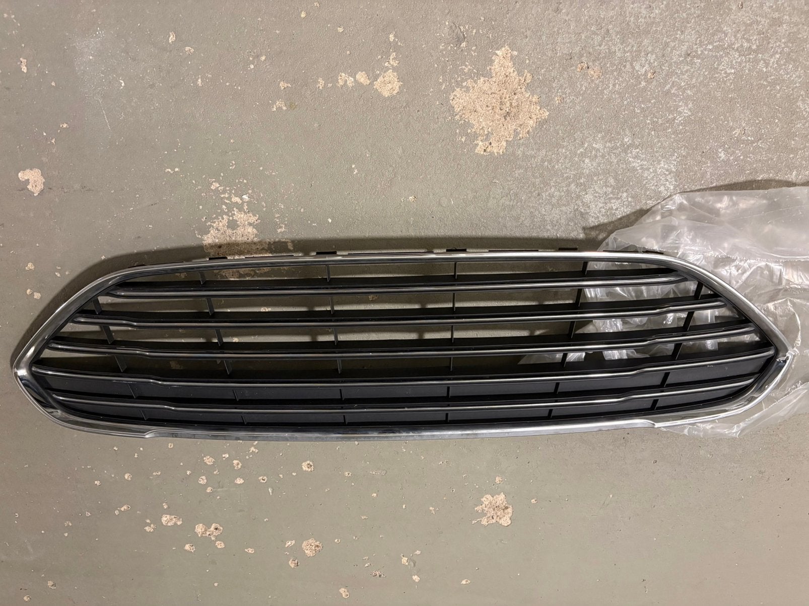 Grill Ford Fiesta 2014 -zwart/chroom, Auto-onderdelen, Ophalen, Gebruikt, Voor, Ford