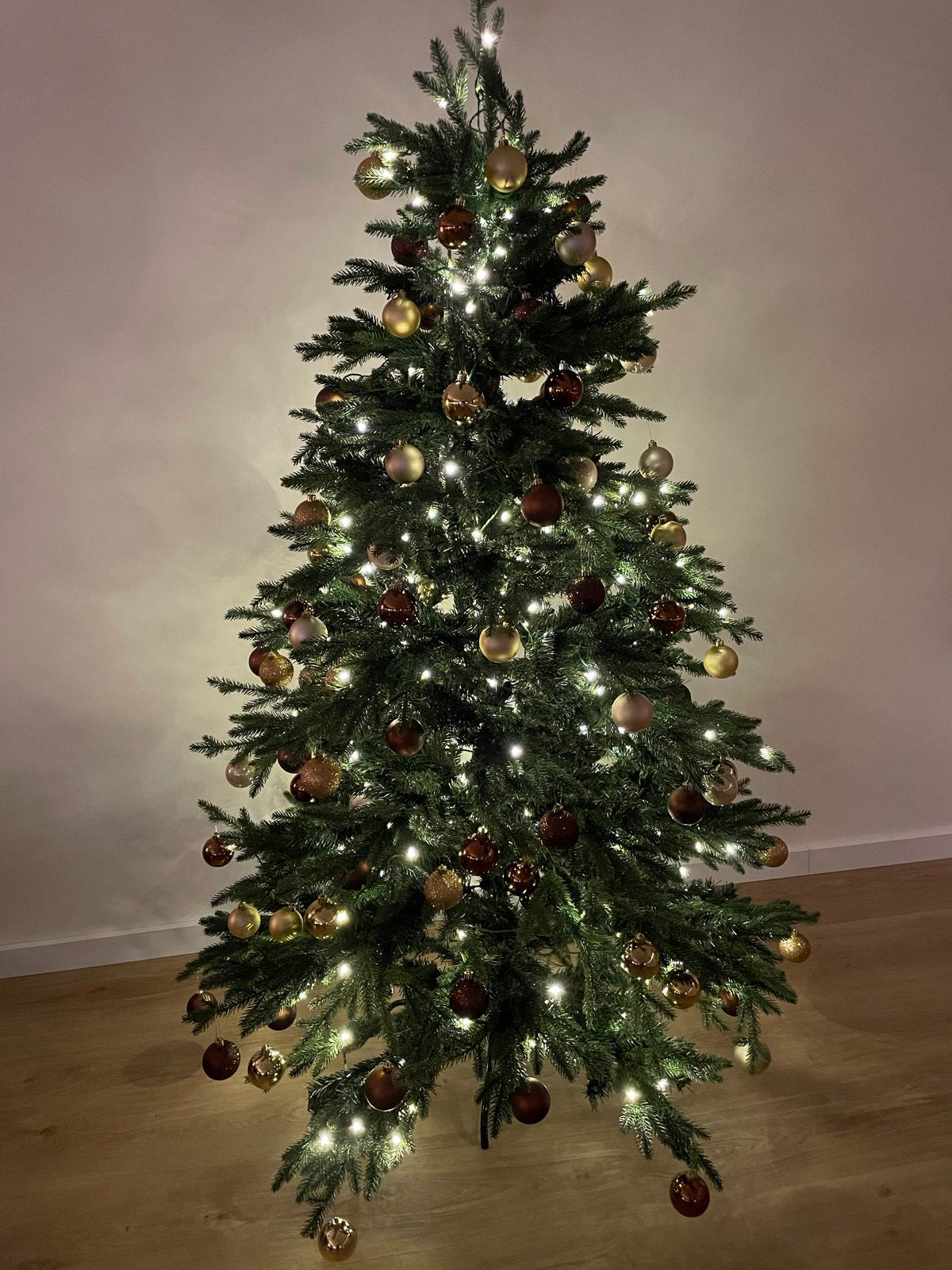 Mooie kunstkerstboom van 180 cm met warme led verlichting, Ophalen, Zo goed als nieuw