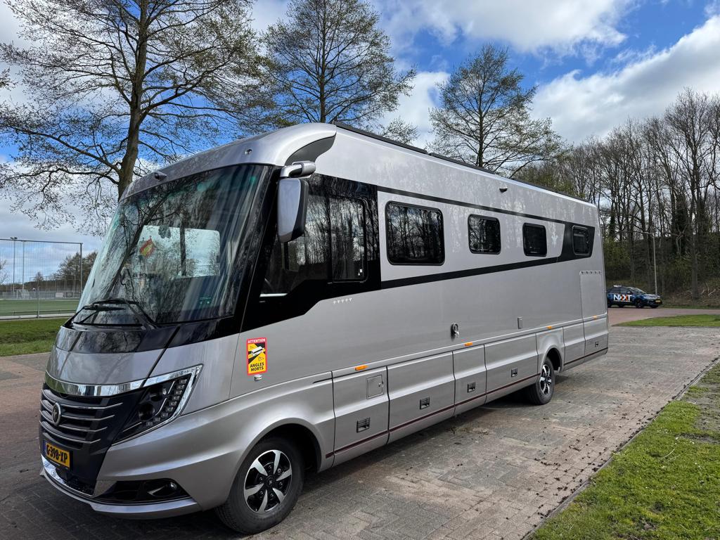 Niesmann+Bischoff Flair  920 EK ZEER luxe uitgevoerd, Caravans en Kamperen, Campers, Chemisch toilet, Standaard zit, Niesmann+Bischoff