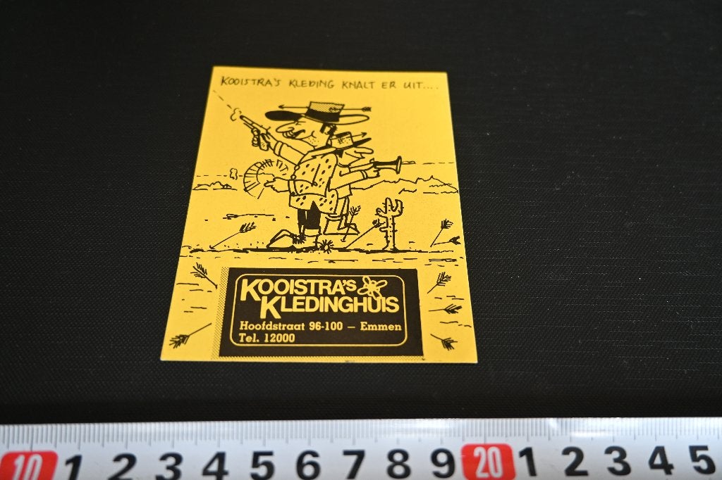 sticker Emmen Kooistra Kledinghuis Hoofdstraat 96-100, Verzamelen, Stickers, Ophalen, Zo goed als nieuw