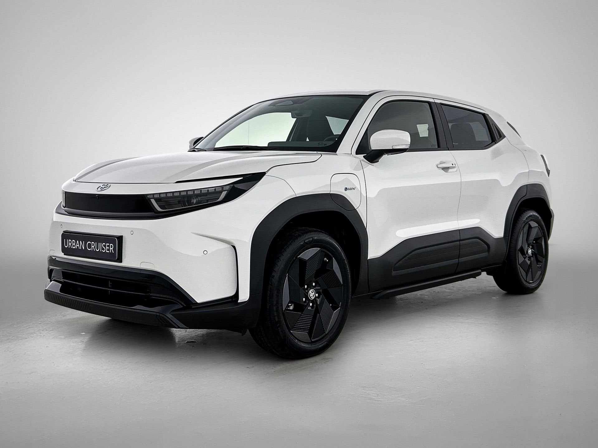 Toyota Urban Cruiser Dynamic 61 kWh *EV-Deal* (bj 2026), Auto's, 12 maanden, Leder en Stof, Wit, Origineel Nederlands