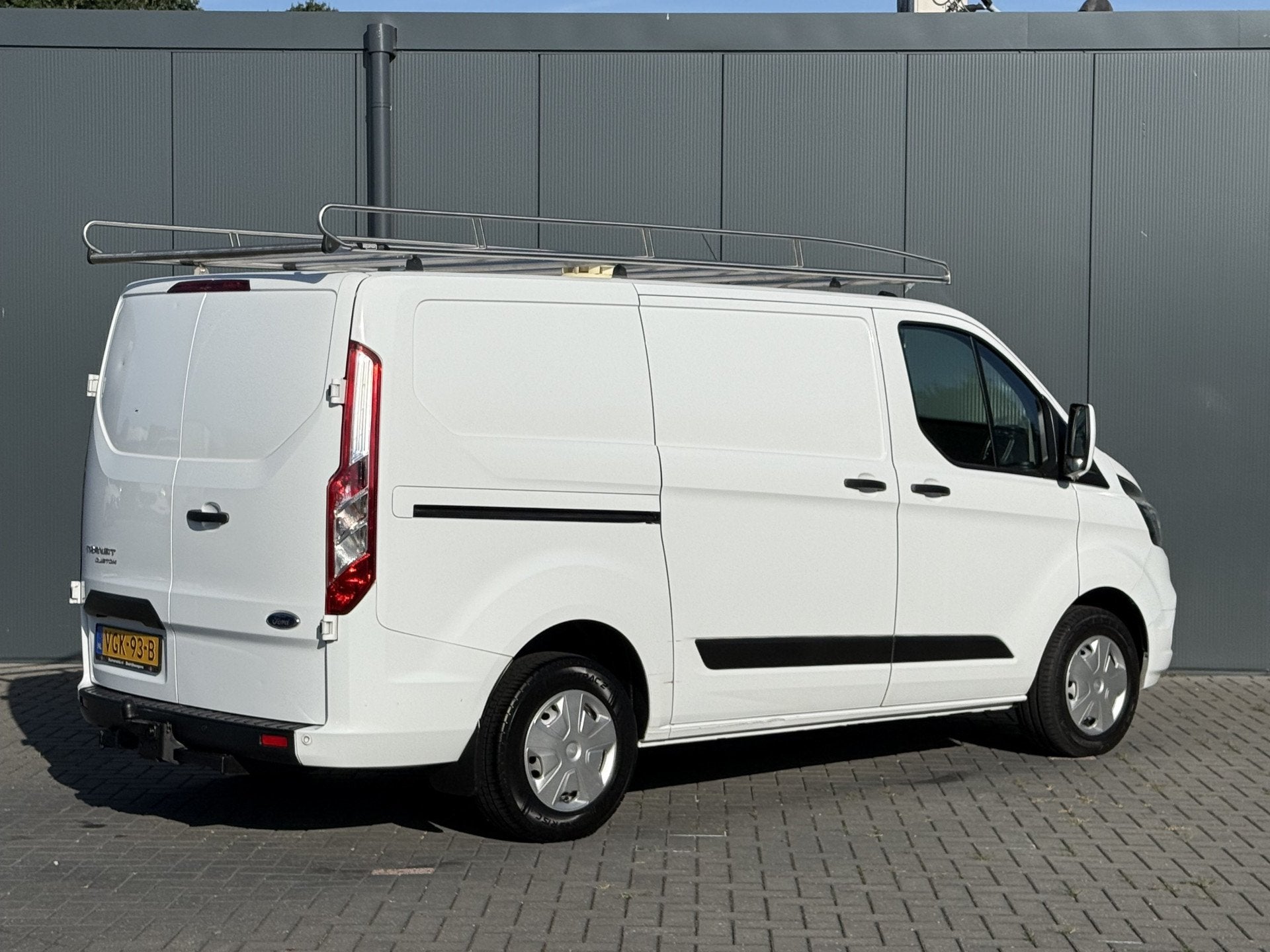 Ford Transit Custom 2.0 TDCI / L1H1 / 1e EIG / 2.5 TONS TREK, Voorwielaandrijving, 4 cilinders, LED verlichting, 2500 kg