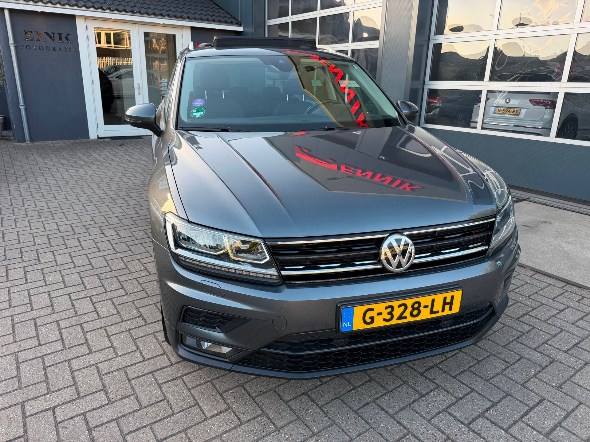 Volkswagen Tiguan 1.5 TSI ACT Highline Business R / Pano / 2, Dealer onderhouden, 15 km/l, Euro 6, 4 cilinders