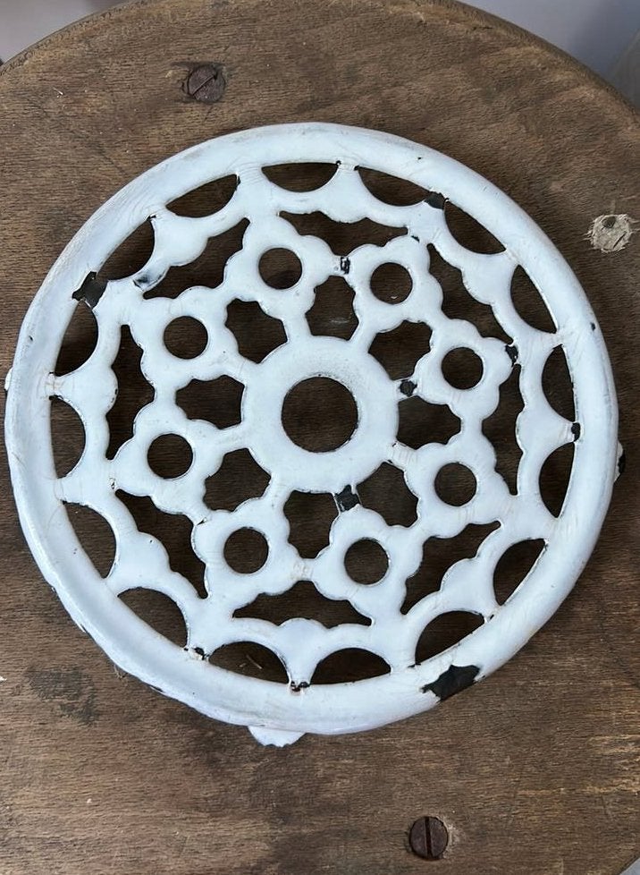 Franse witte emaille onderzetter nr 1, Ophalen of Verzenden