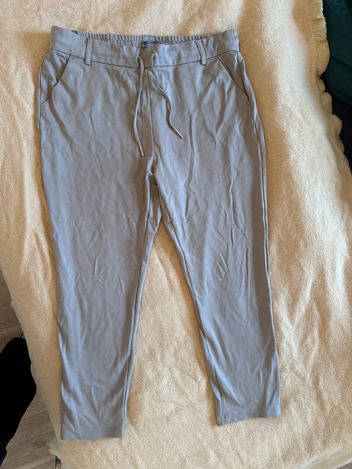 ONLY Carmakoma Cargo Pantalon creme/grijs - Maat 46, Maat 46/48 (XL) of groter, Ophalen of Verzenden, Driekwart, Grijs