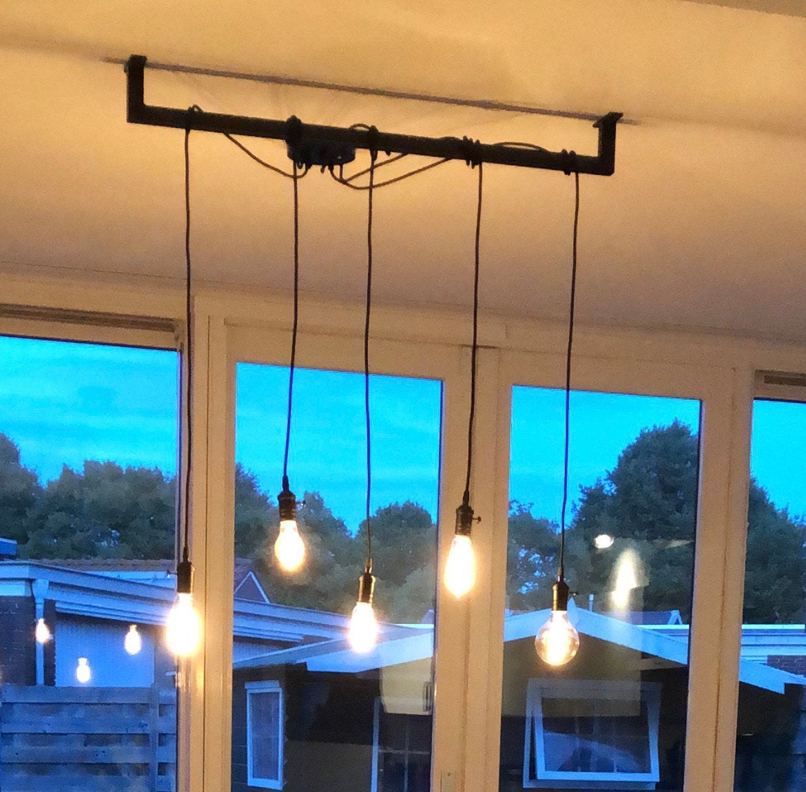 Zwarte hanglamp met 5 snoeren en stang - industrieel, Ophalen, Zo goed als nieuw, Metaal, 75 cm of meer