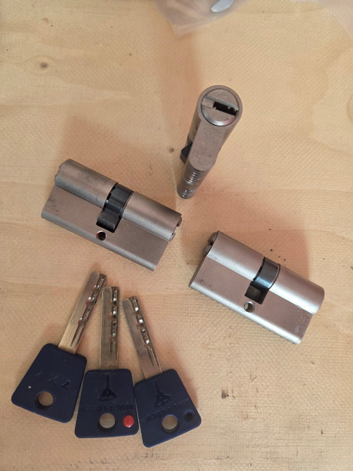 Cilinders 30/30 set van 3 gelijksluitend,  Mul-T-Lock Classi, Ophalen, Gebruikt, Koper of Messing, Slot